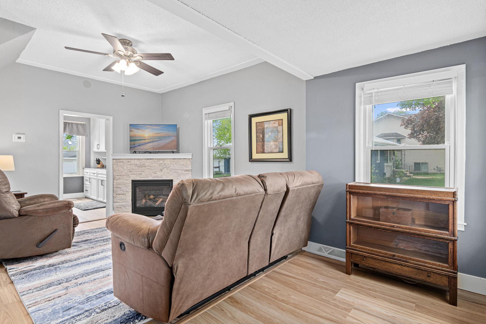 417 10th Ave S-3.jpg