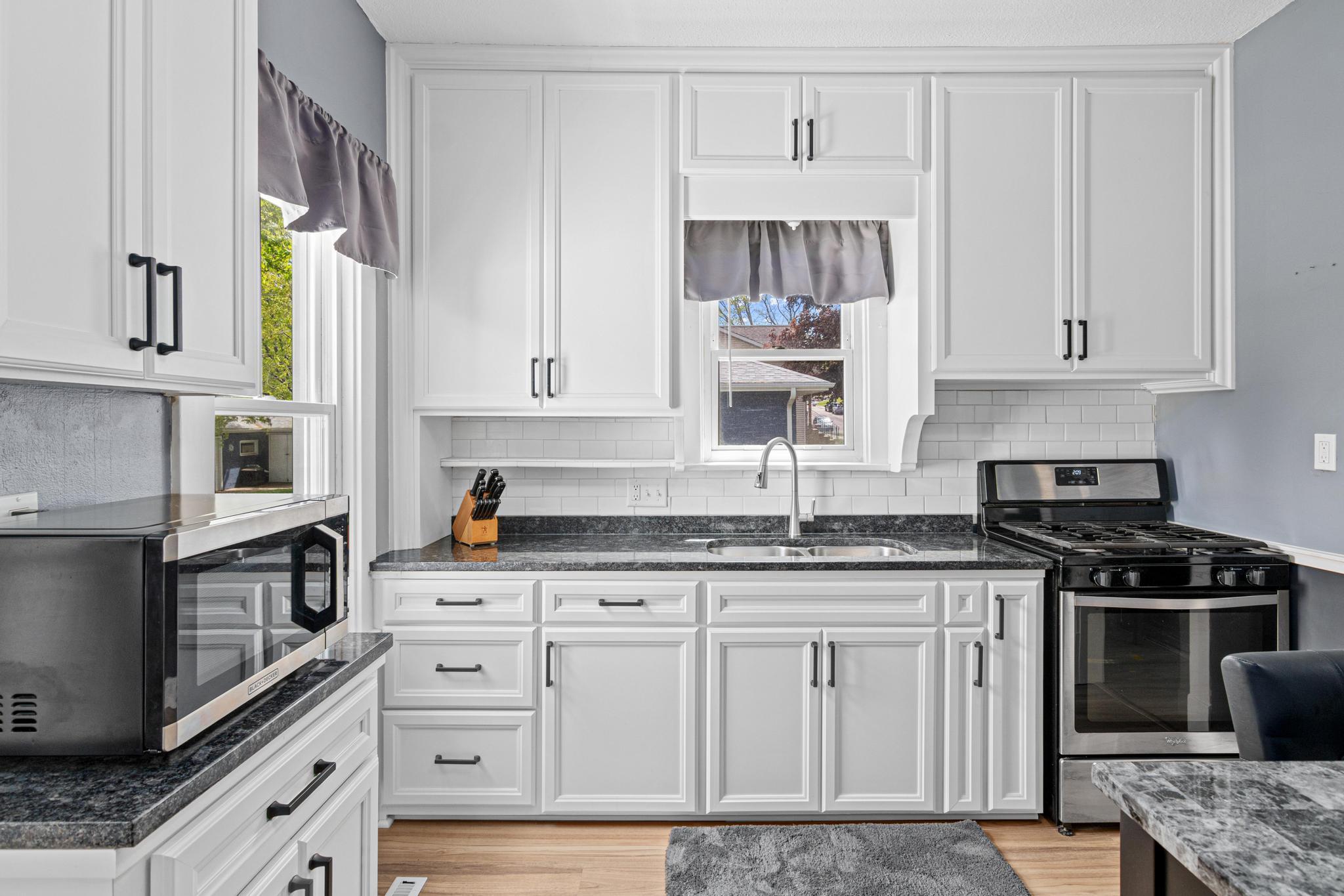 417 10th Ave S-8.jpg