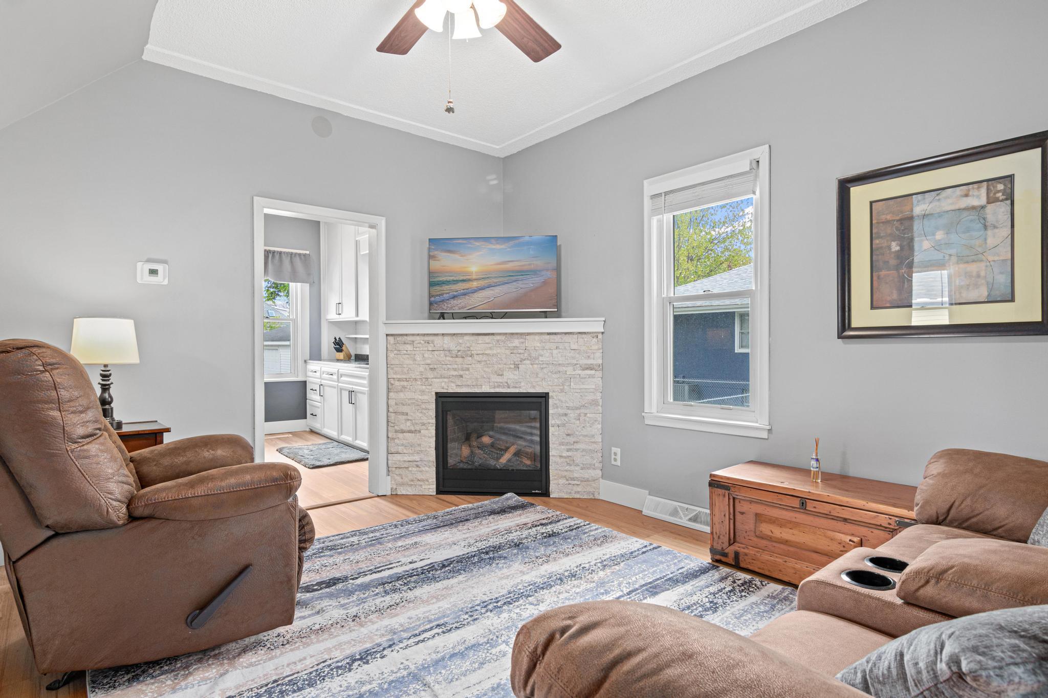 417 10th Ave S-4.jpg