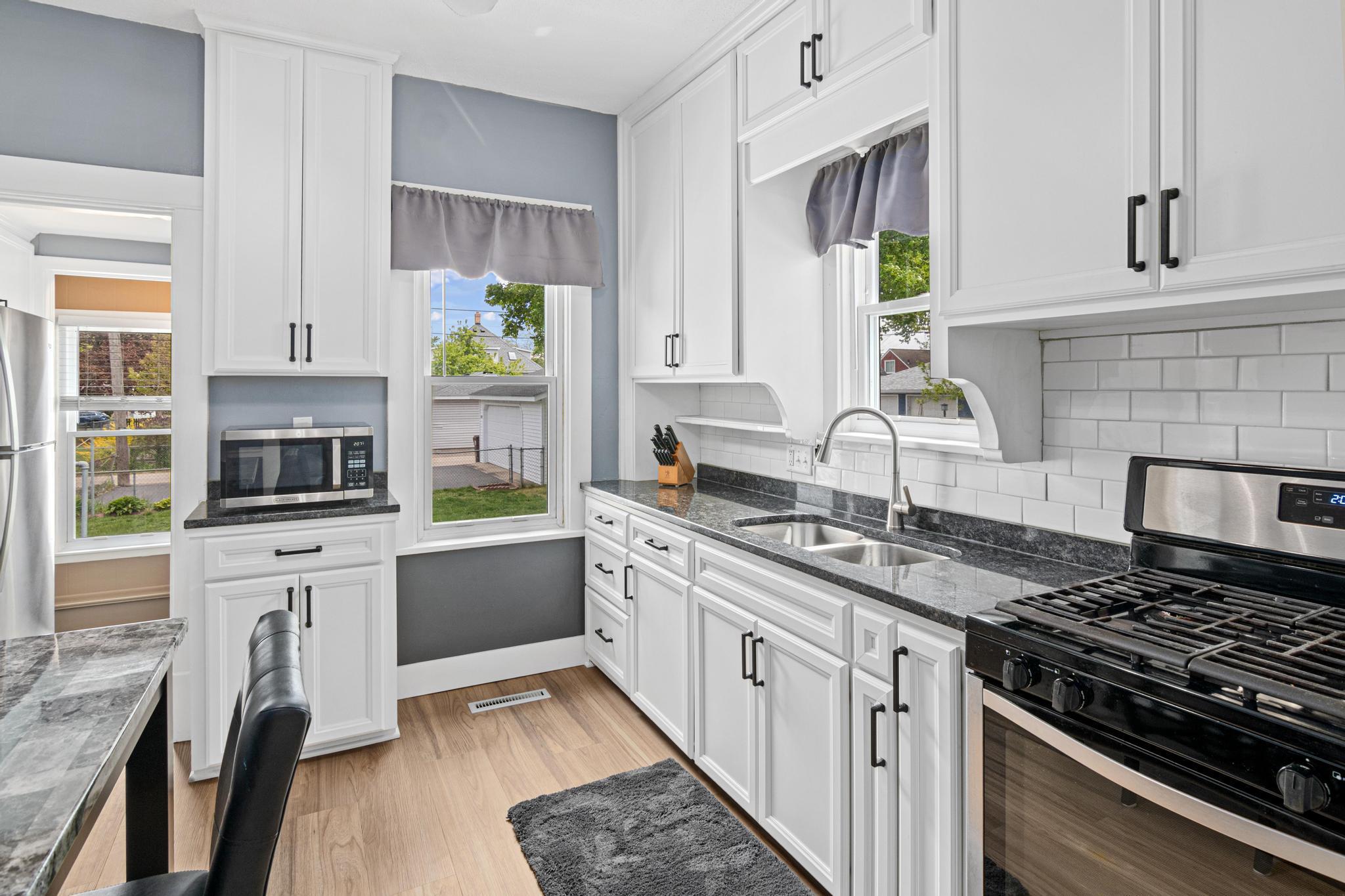 417 10th Ave S-7.jpg