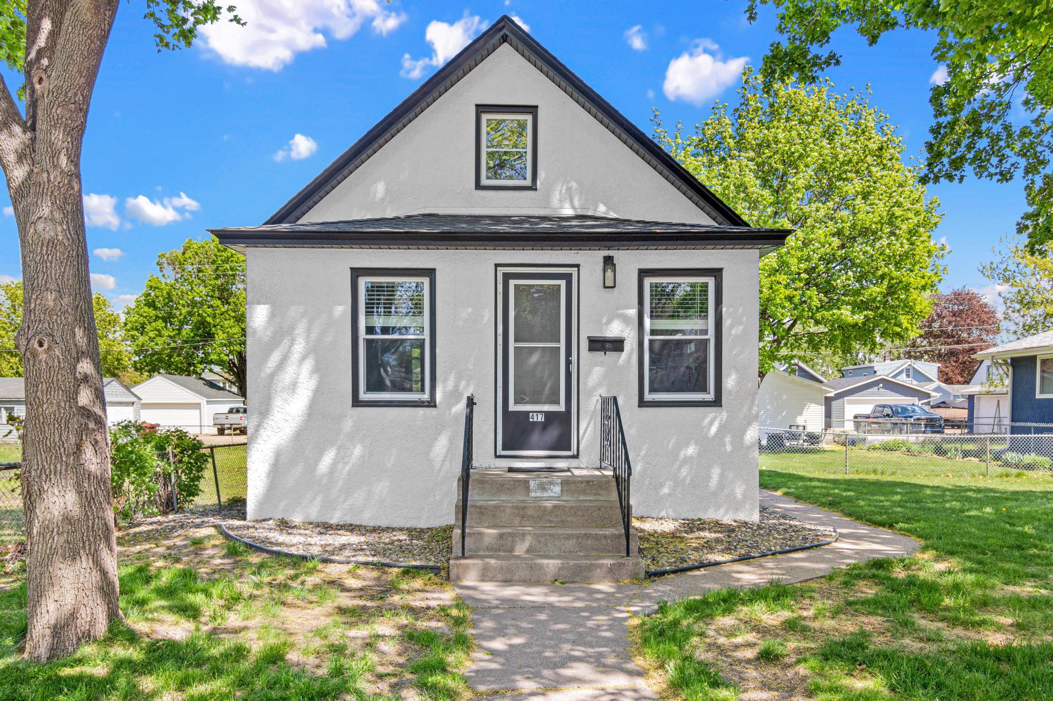 417 10th Ave S-1.jpg