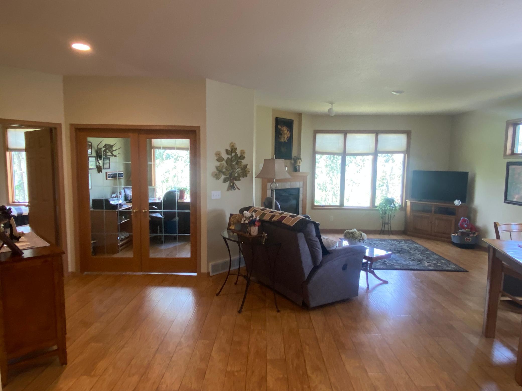 Lvngrm and office entrance