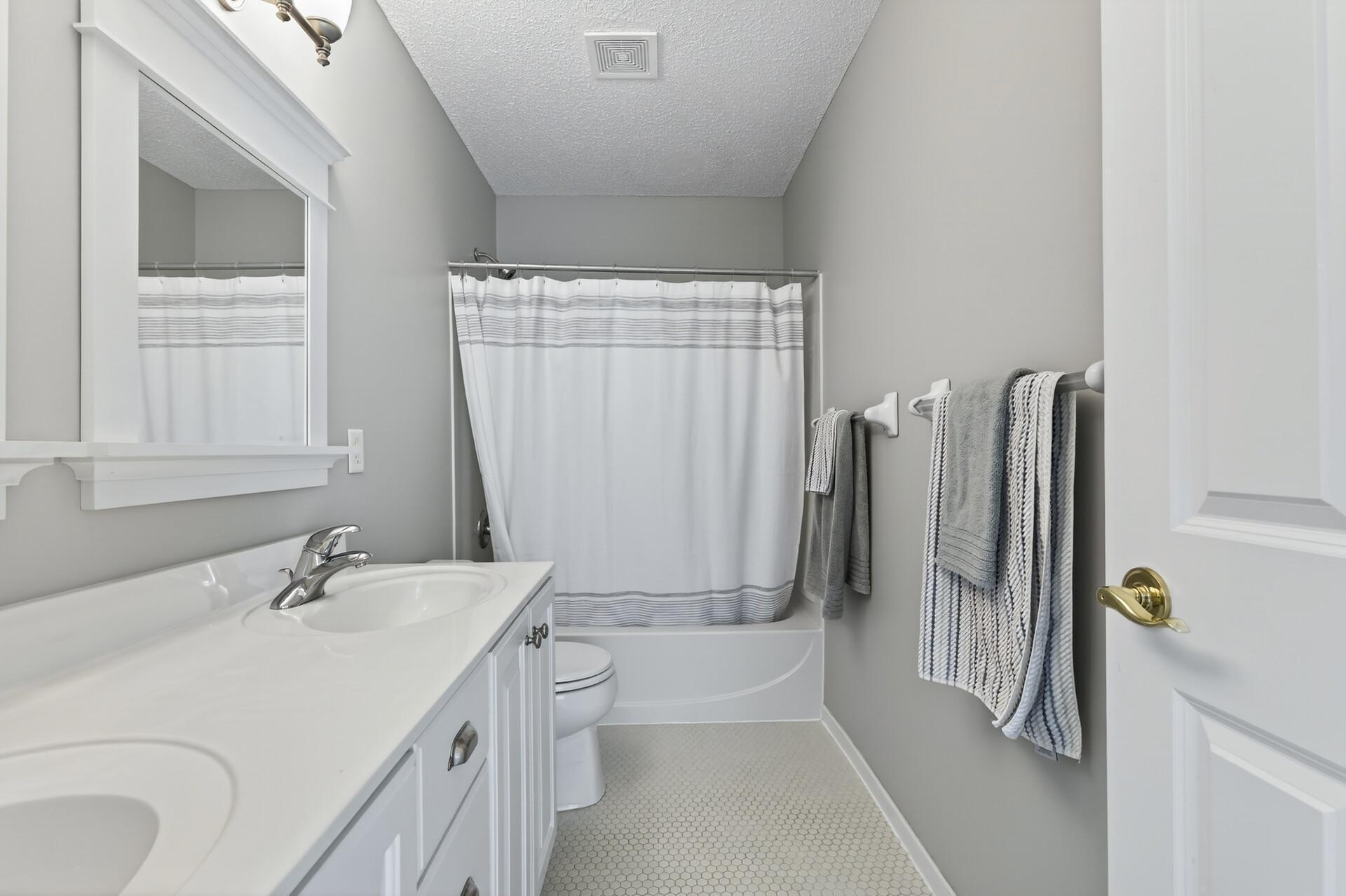 Upper level full bath