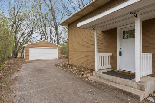 112 McGregor Avenue North - Spacecrafting - 0003.jpg