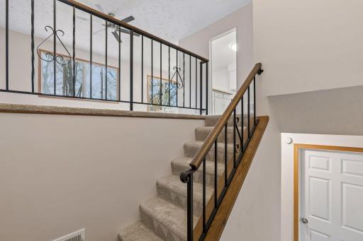 112 McGregor Avenue North - Spacecrafting - 0025.jpg