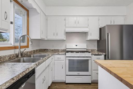 112 McGregor Avenue North - Spacecrafting - 0016.jpg