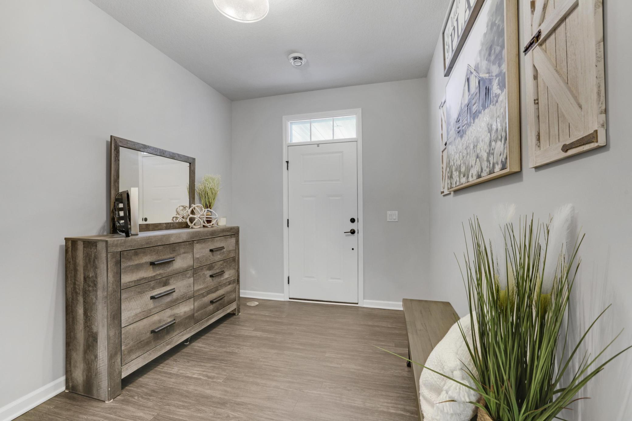 Another view of the wonderful entryway!!