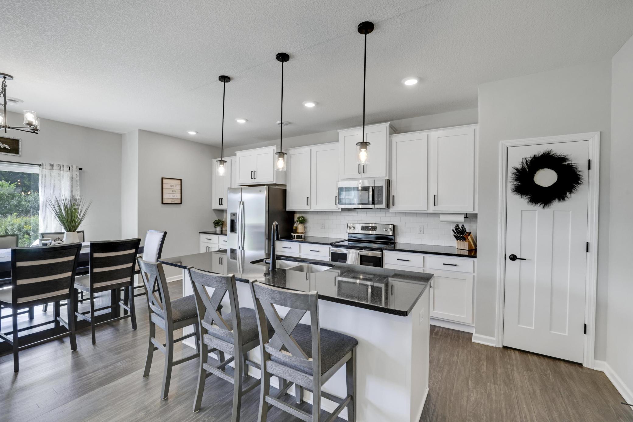 Beautiful kitchen!! Make it yours!