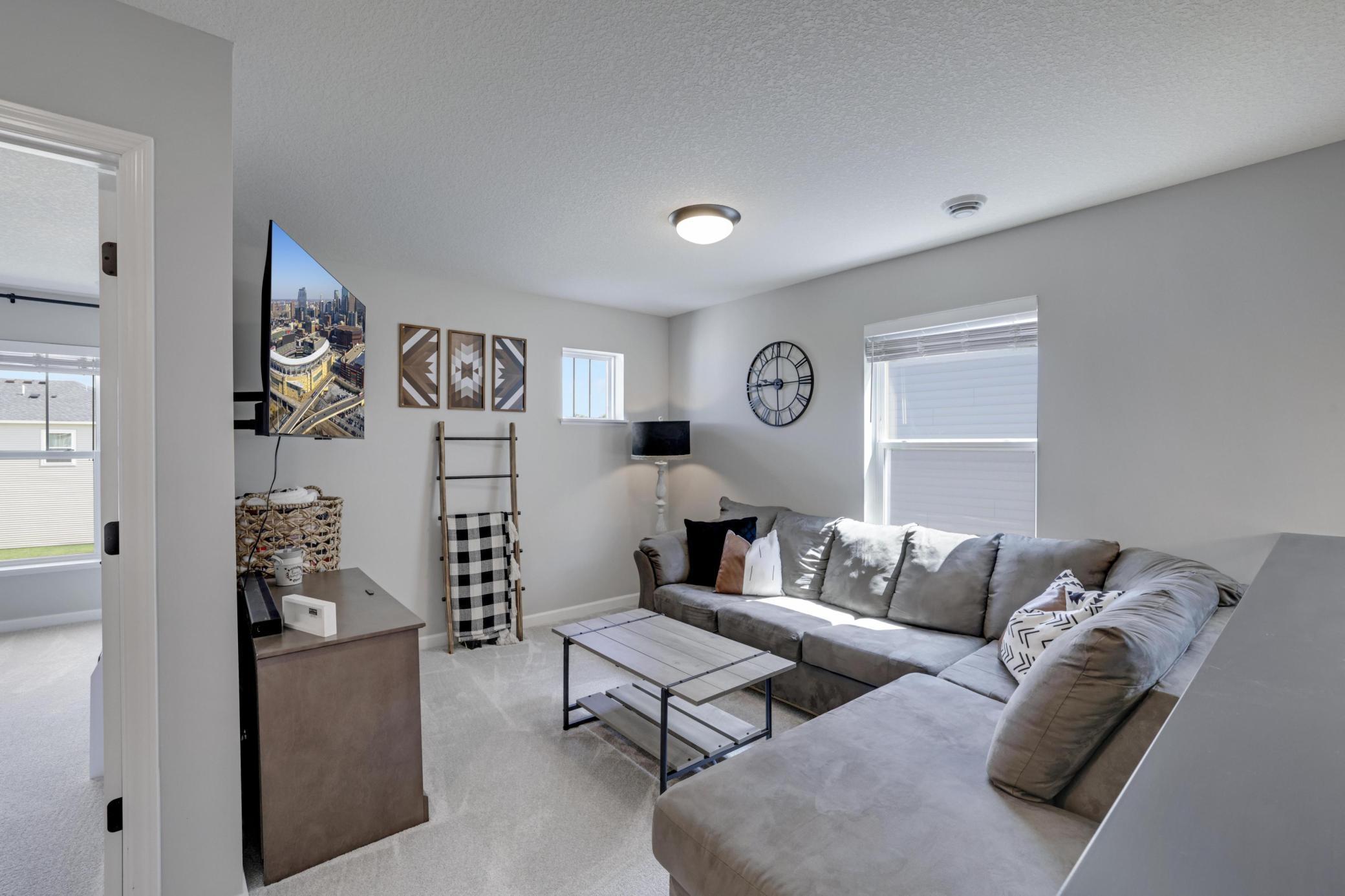 Upper level loft/office!