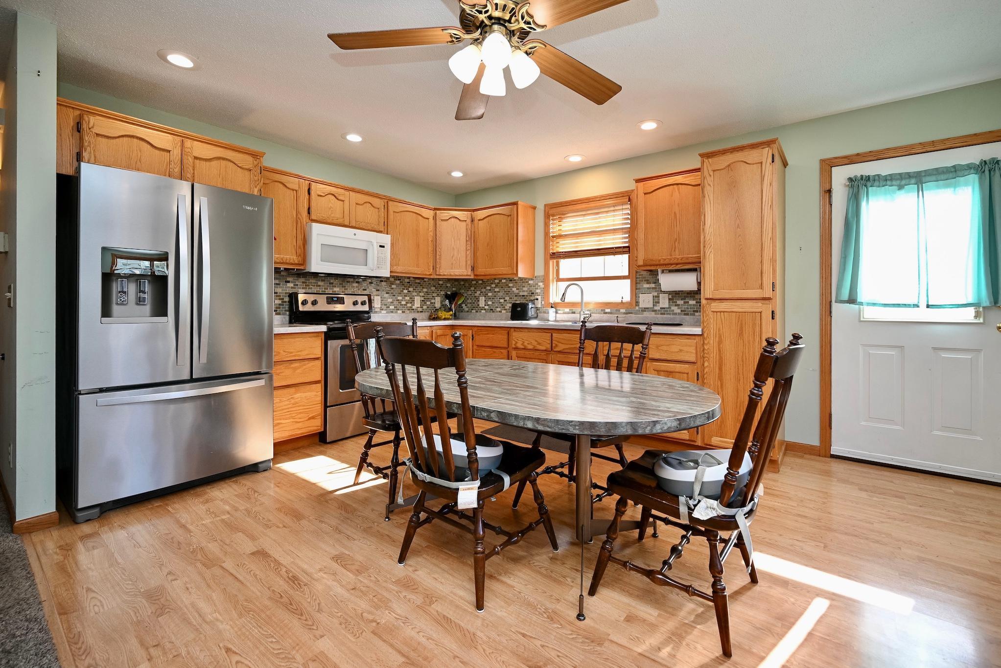 Dining Area & Kitchen