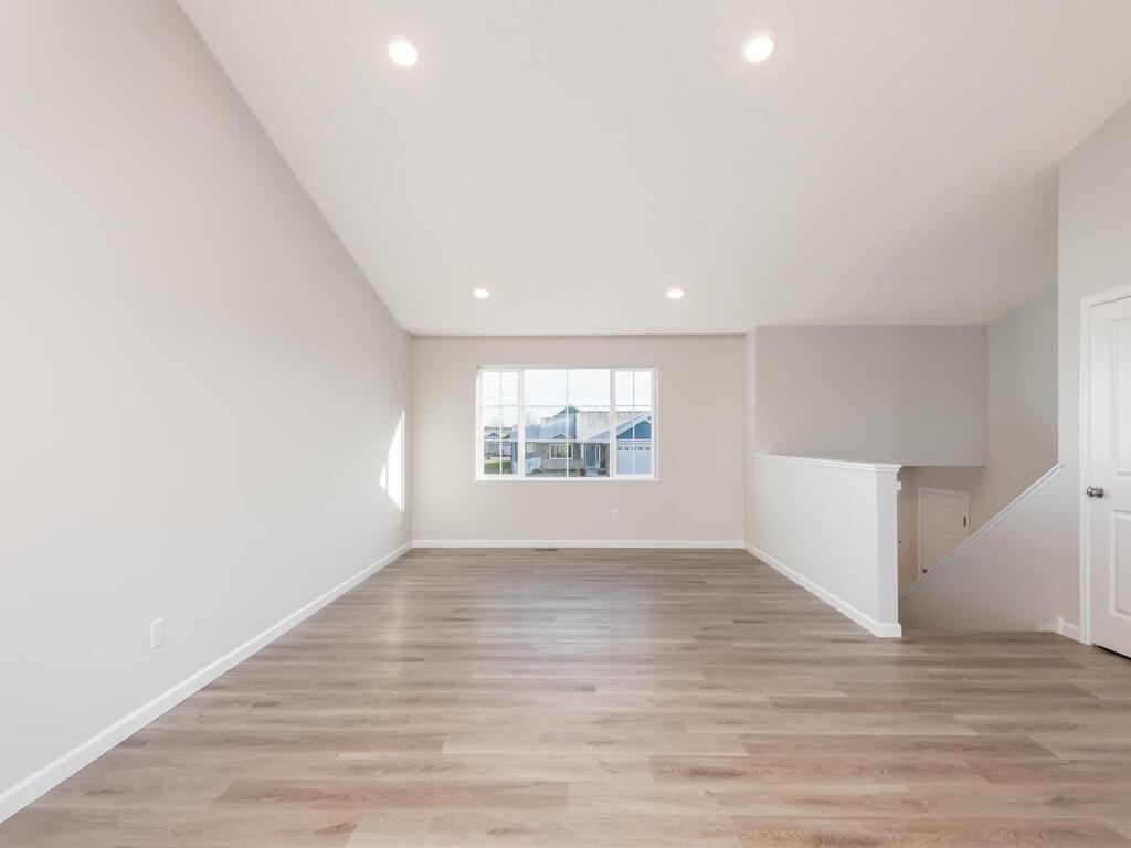 938 Prestwick Dr Belle Plaine MN