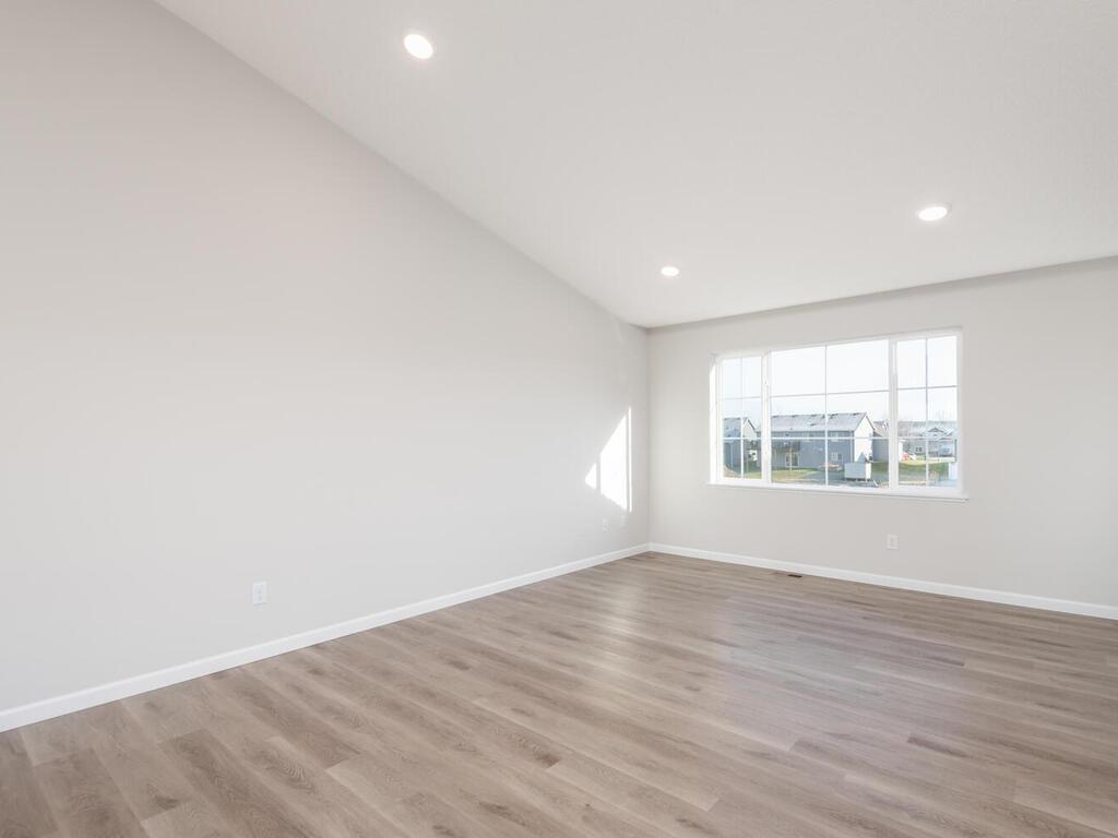 938 Prestwick Dr Belle Plaine MN