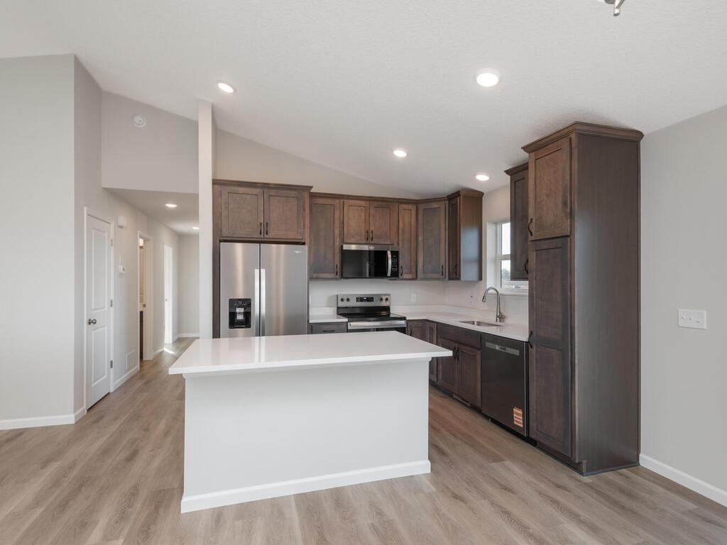 938 Prestwick Dr Belle Plaine MN