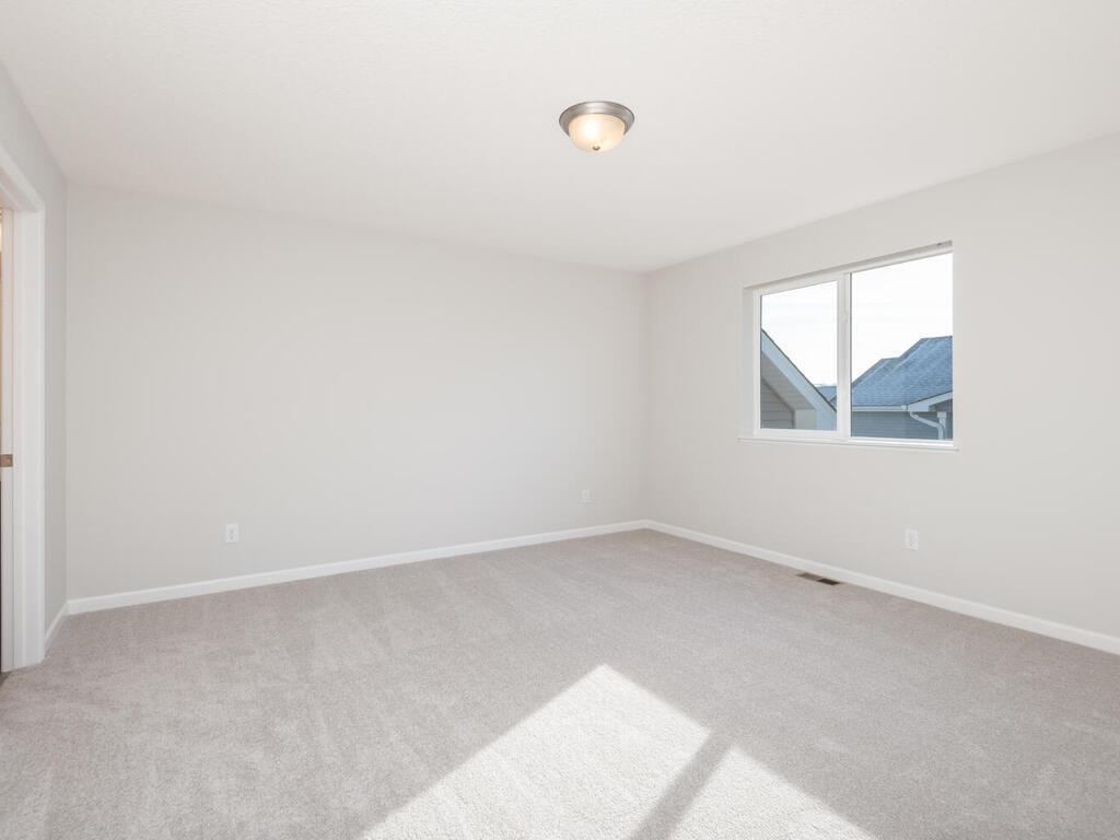 938 Prestwick Dr Belle Plaine MN