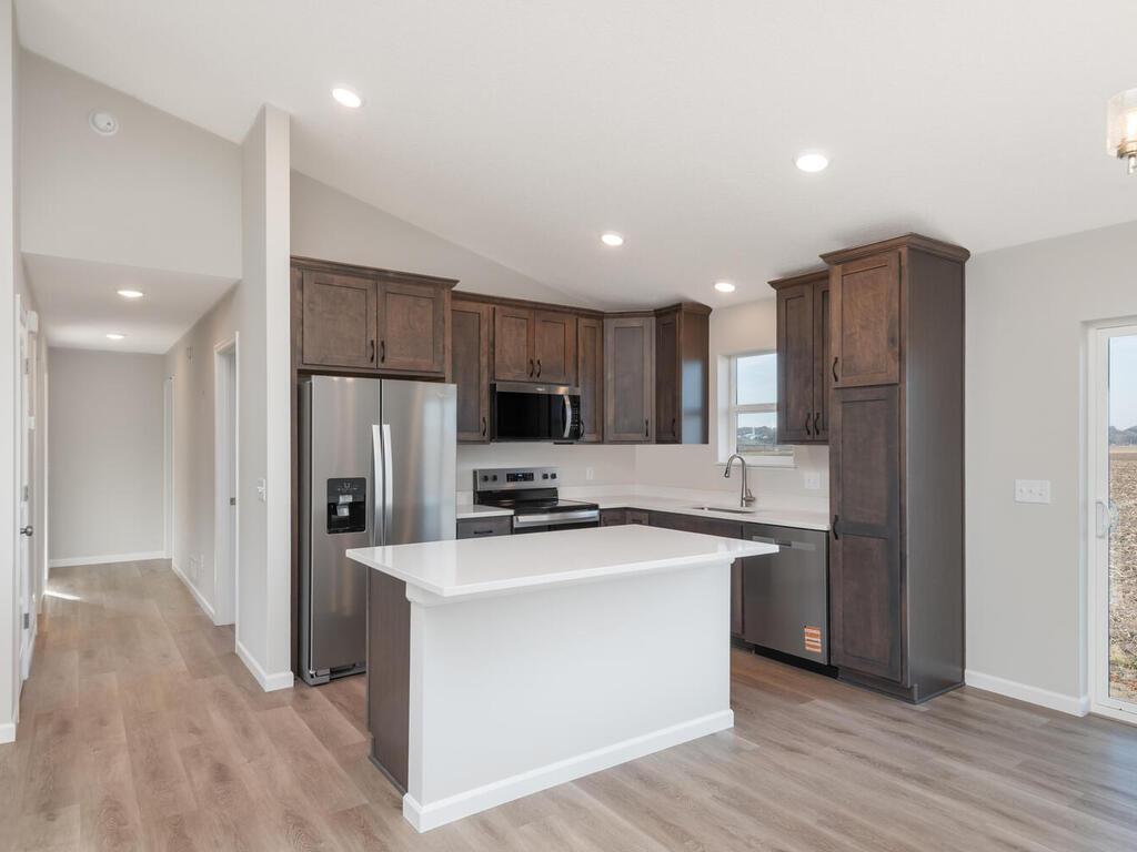 938 Prestwick Dr Belle Plaine MN