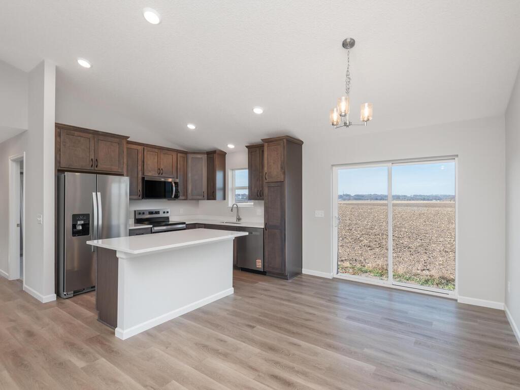 938 Prestwick Dr Belle Plaine MN