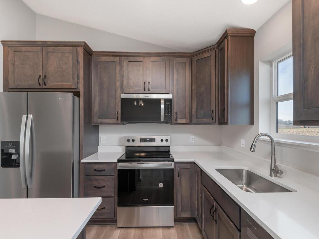 938 Prestwick Dr Belle Plaine MN