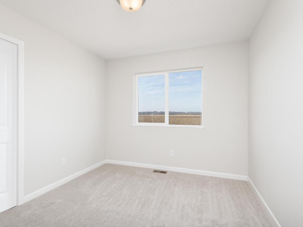 938 Prestwick Dr Belle Plaine MN