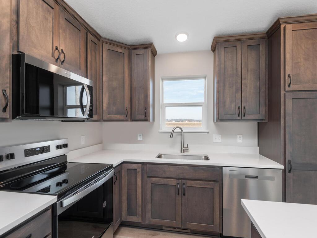 938 Prestwick Dr Belle Plaine MN