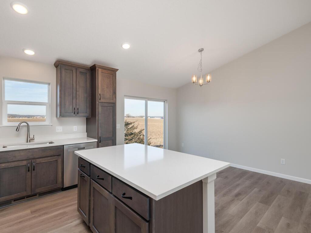 938 Prestwick Dr Belle Plaine MN