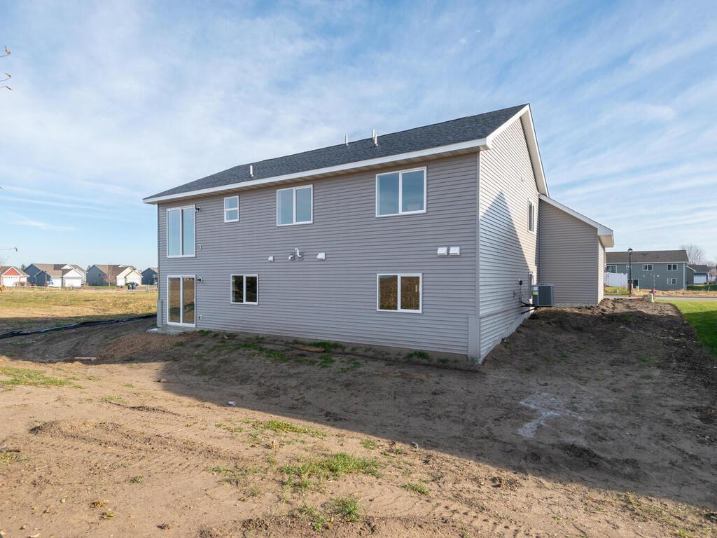 938 Prestwick Dr Belle Plaine MN