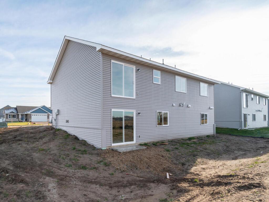 938 Prestwick Dr Belle Plaine MN