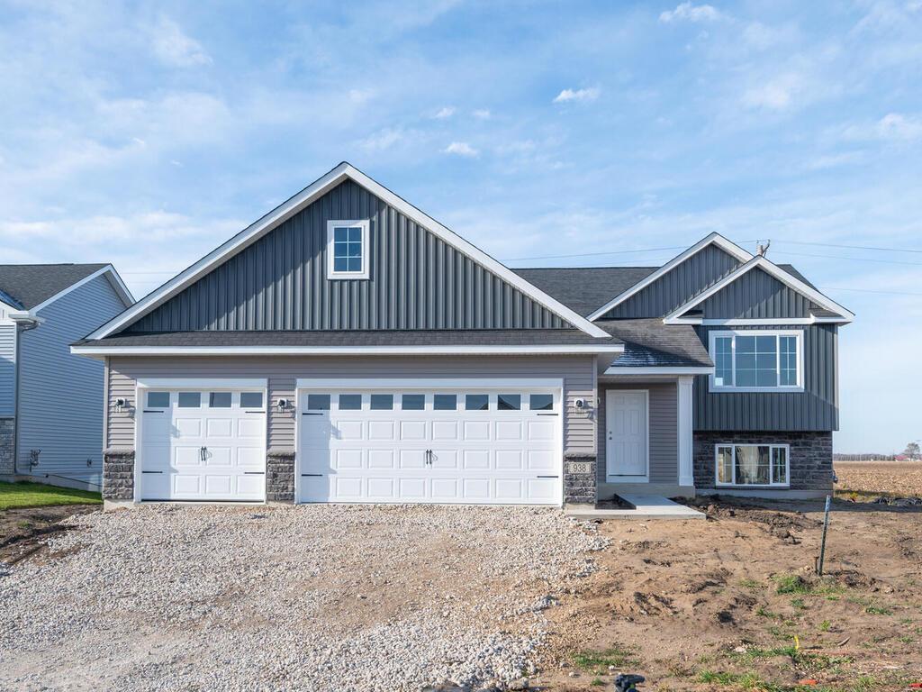 938 Prestwick Dr Belle Plaine MN