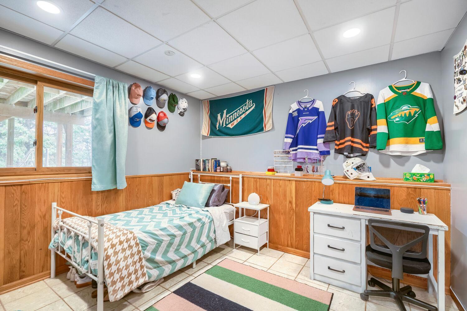 Extra Bedroom/Office LL