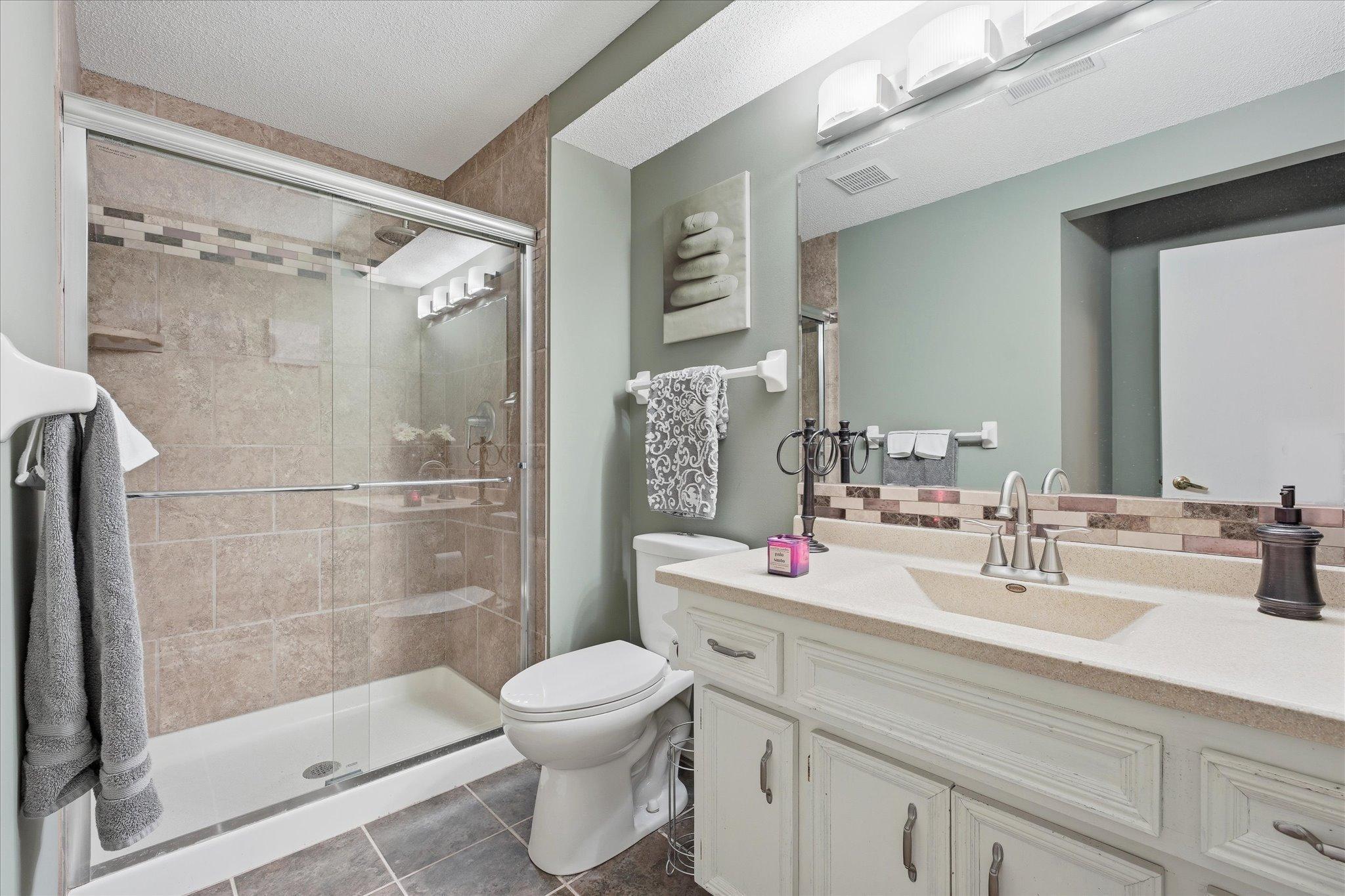 Lower level 3/4 bathroom