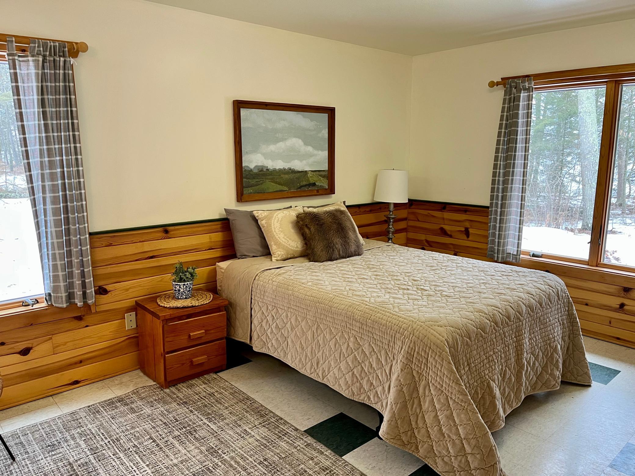Spacious main bedroom