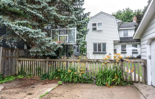 1857 Princeton Avenue, Saint Paul, MN 55105