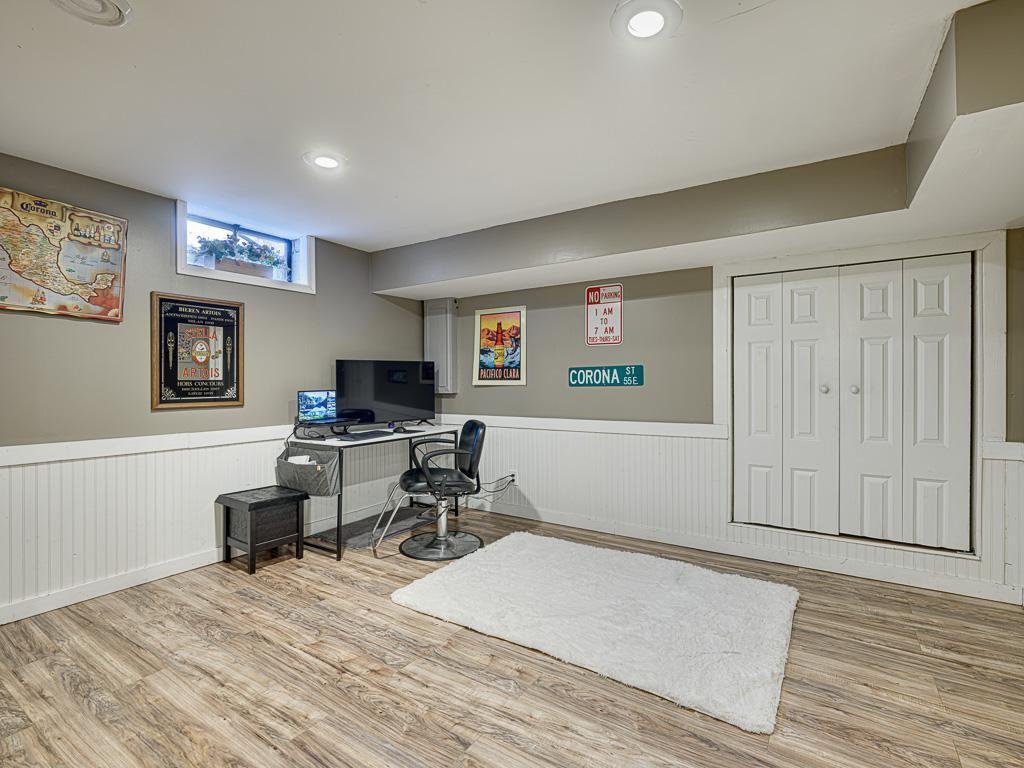 20 - Family Room.jpg