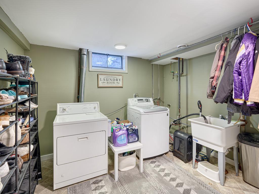 22 - Laundry Room.jpg