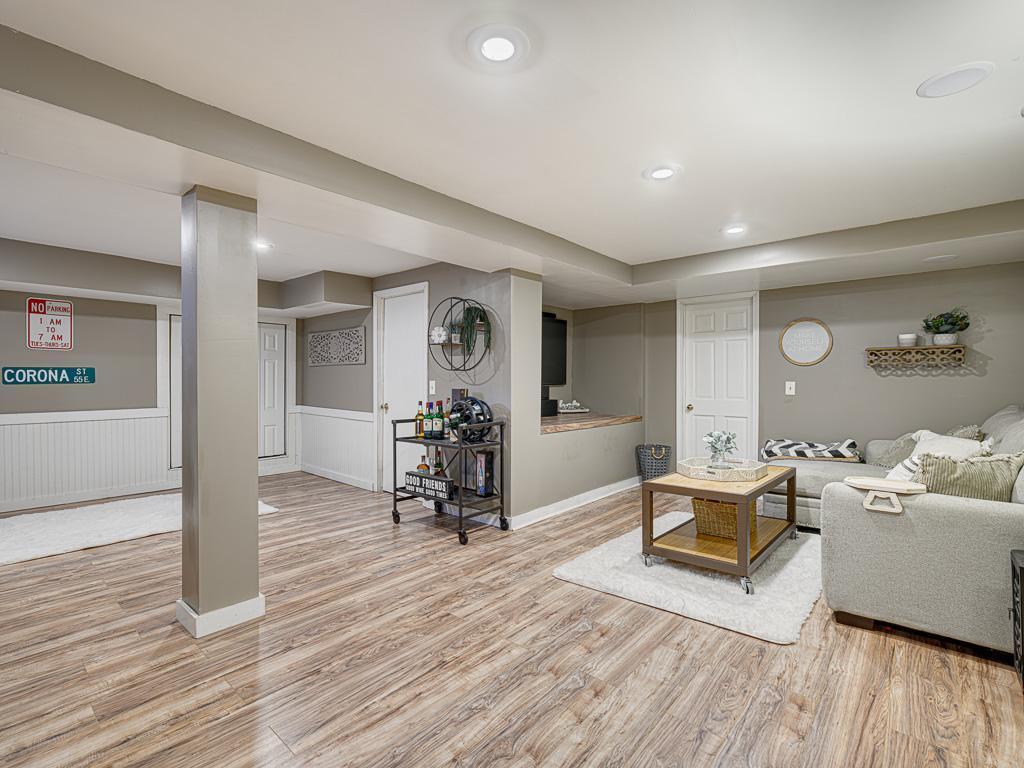 18 - Family Room.jpg