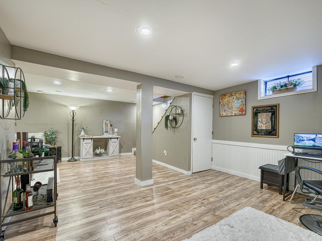 21 - Family Room.jpg