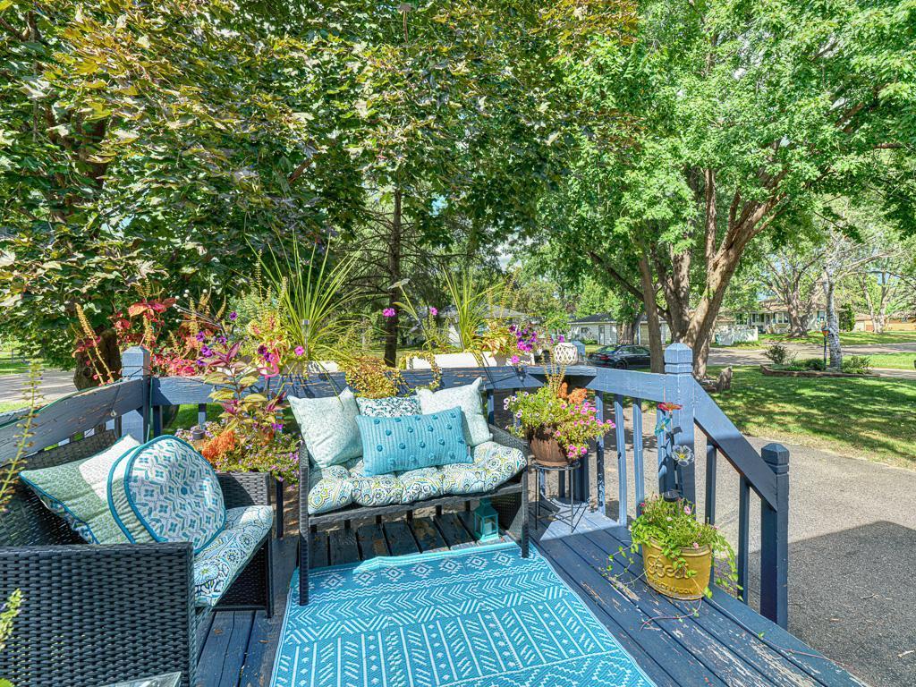 26 - Front Porch.jpg