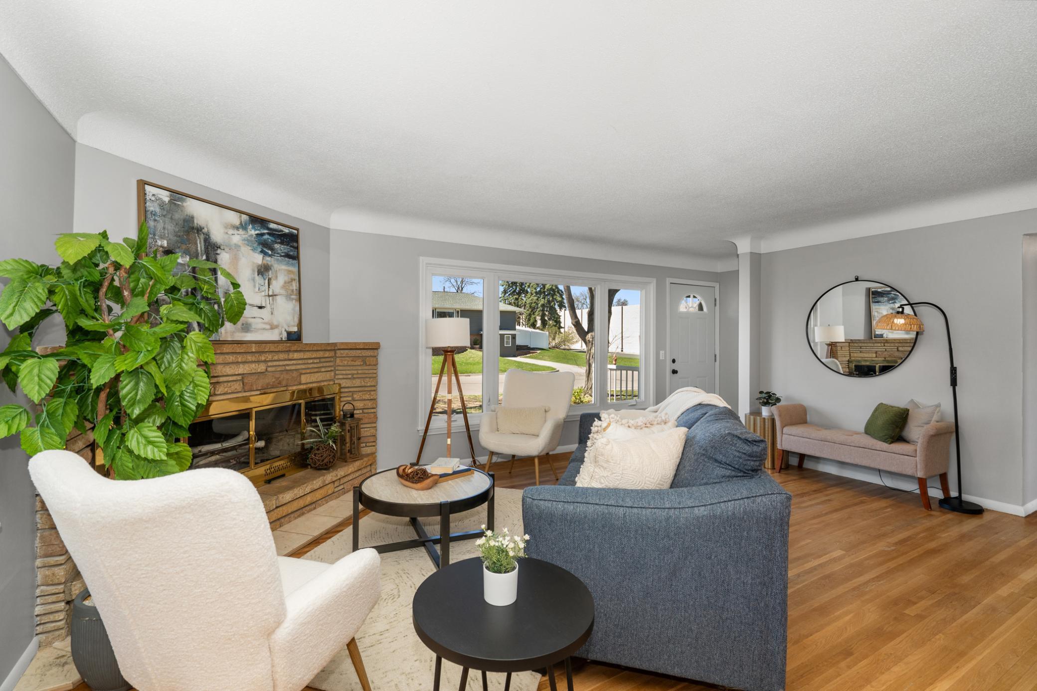 Livingroom + fireplace