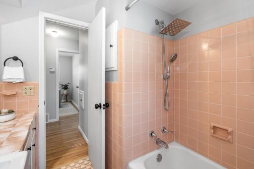 6211 Thomas Avenue S, Minneapolis, MN 55423