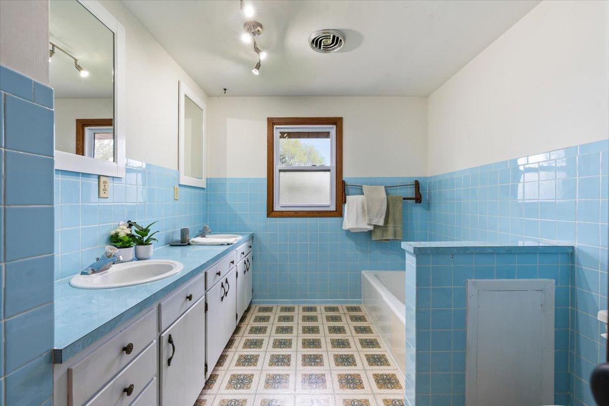Upper bath