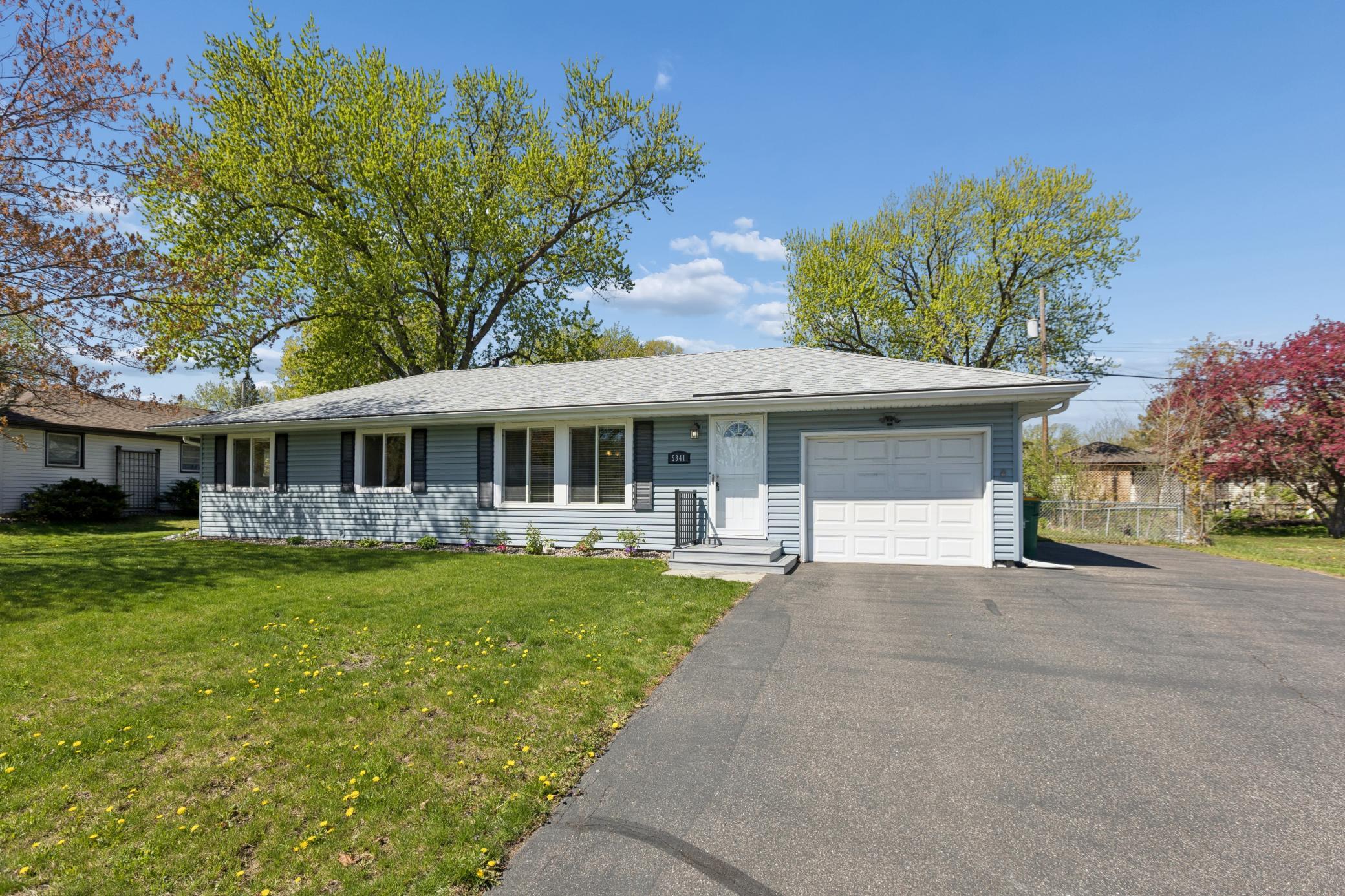 Large driveway provides plenty of parking!