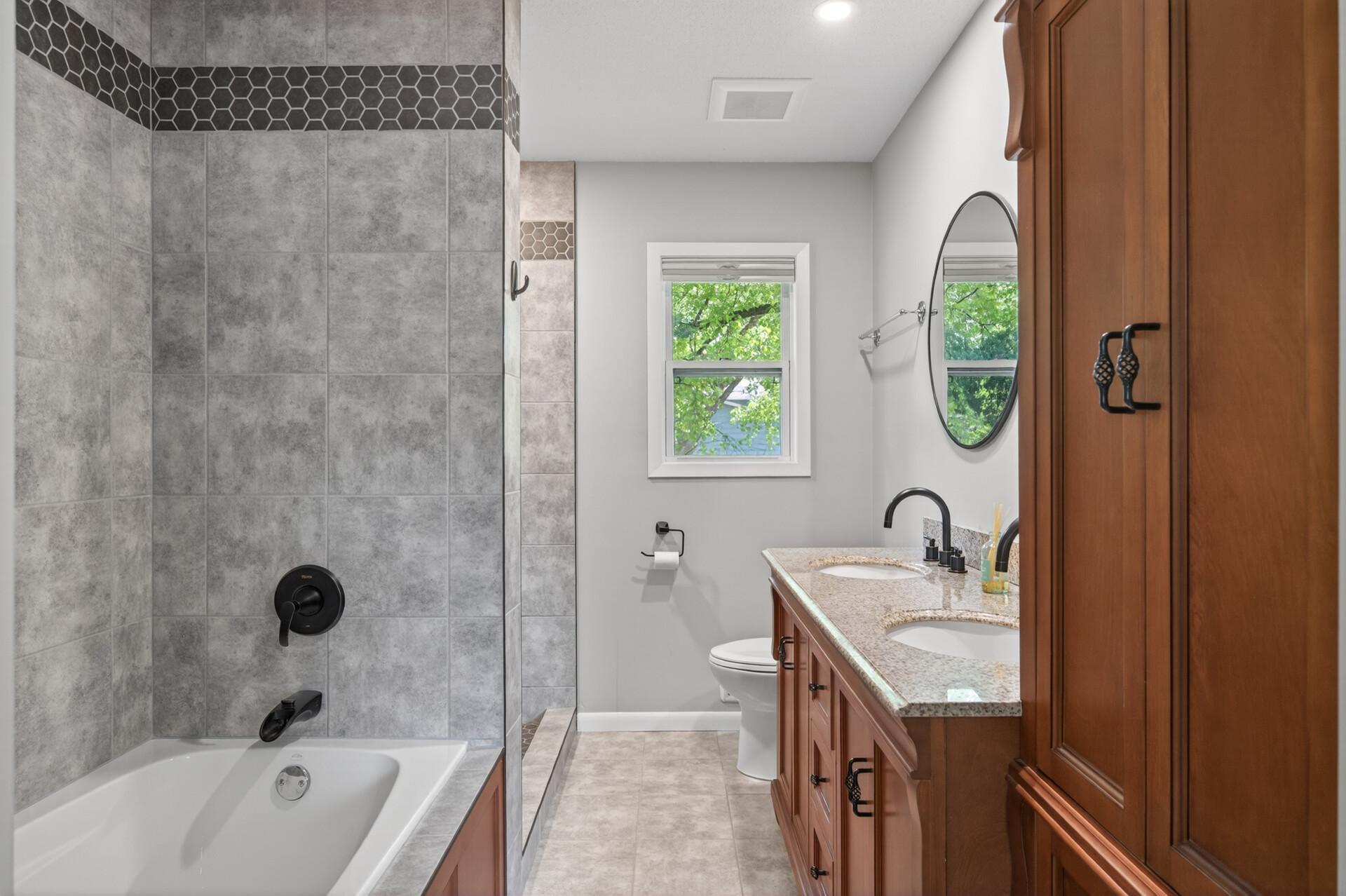 31_8600_31st_Ave_N31_mls.jpg