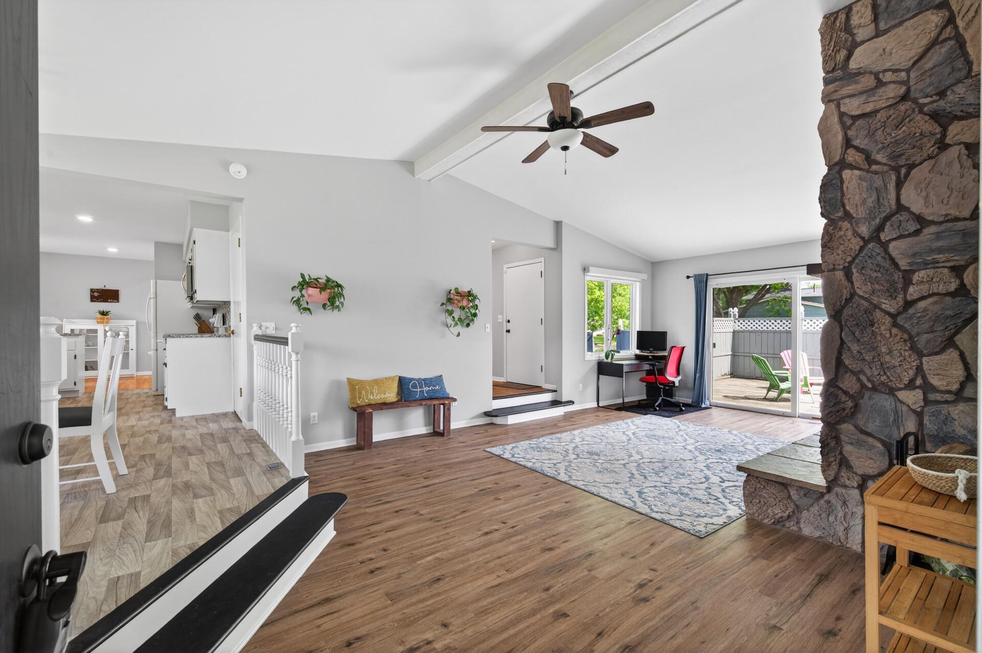 Vaulted ceilings + warm wood tones + incredible natural light. ??