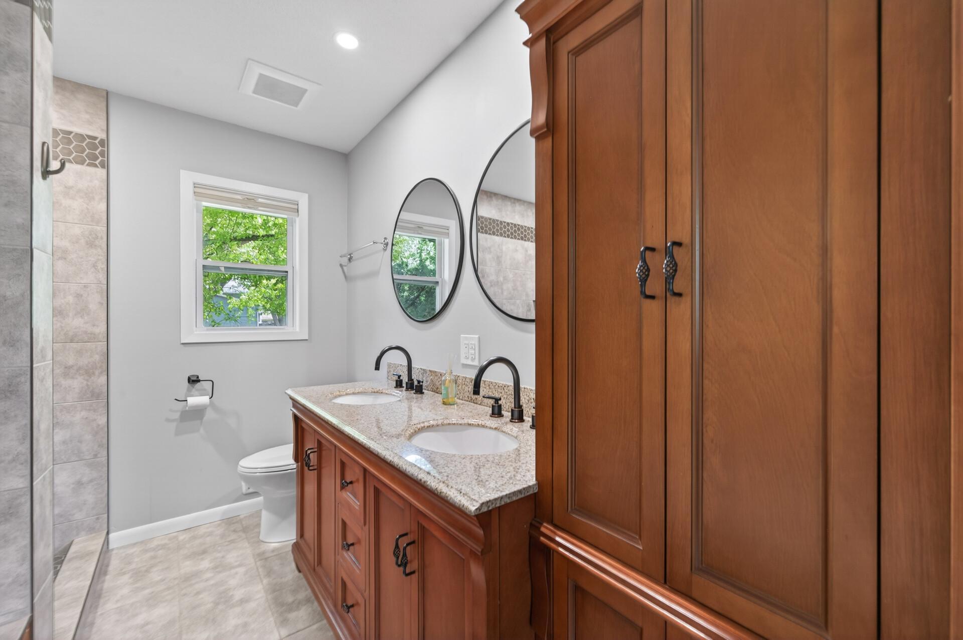 A comfortable and functional primary ensuite with great everyday usability..jpg