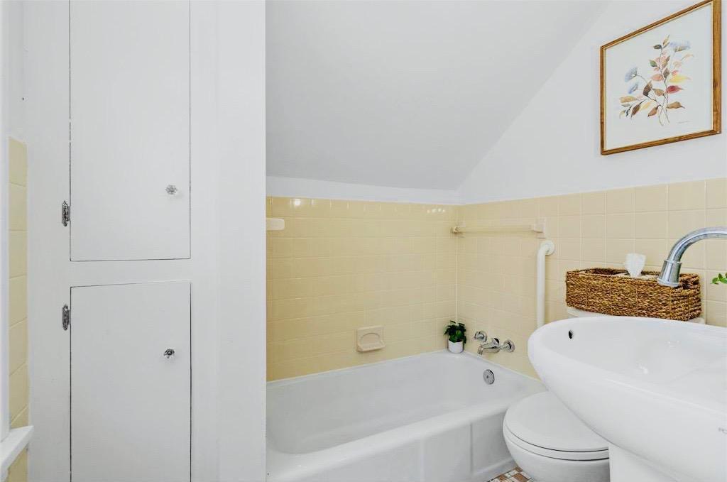 1678 mha bath upper.jpg