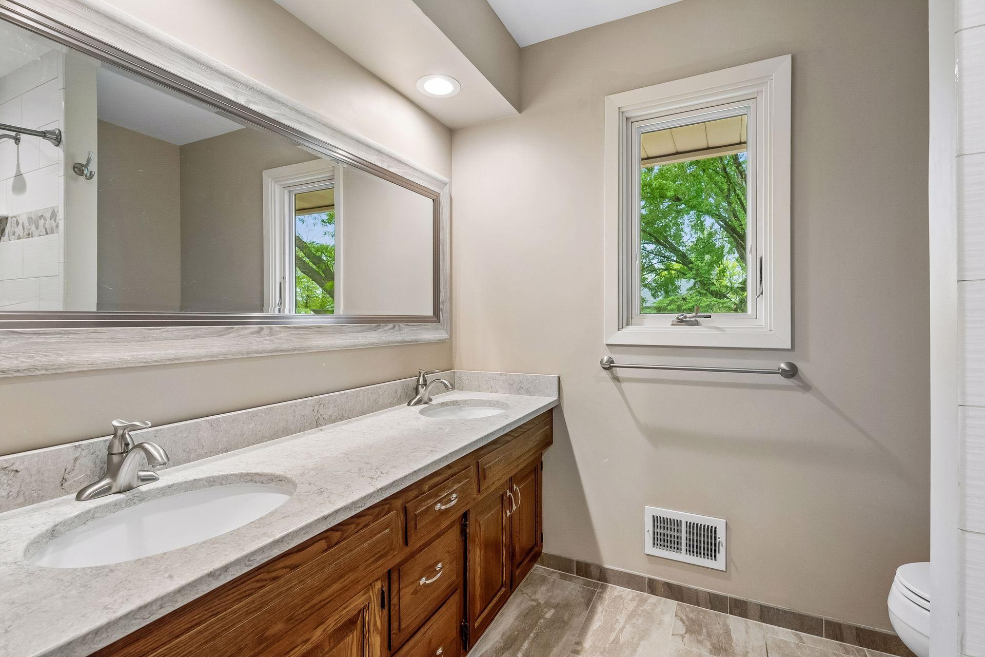 Upper level Full Bath