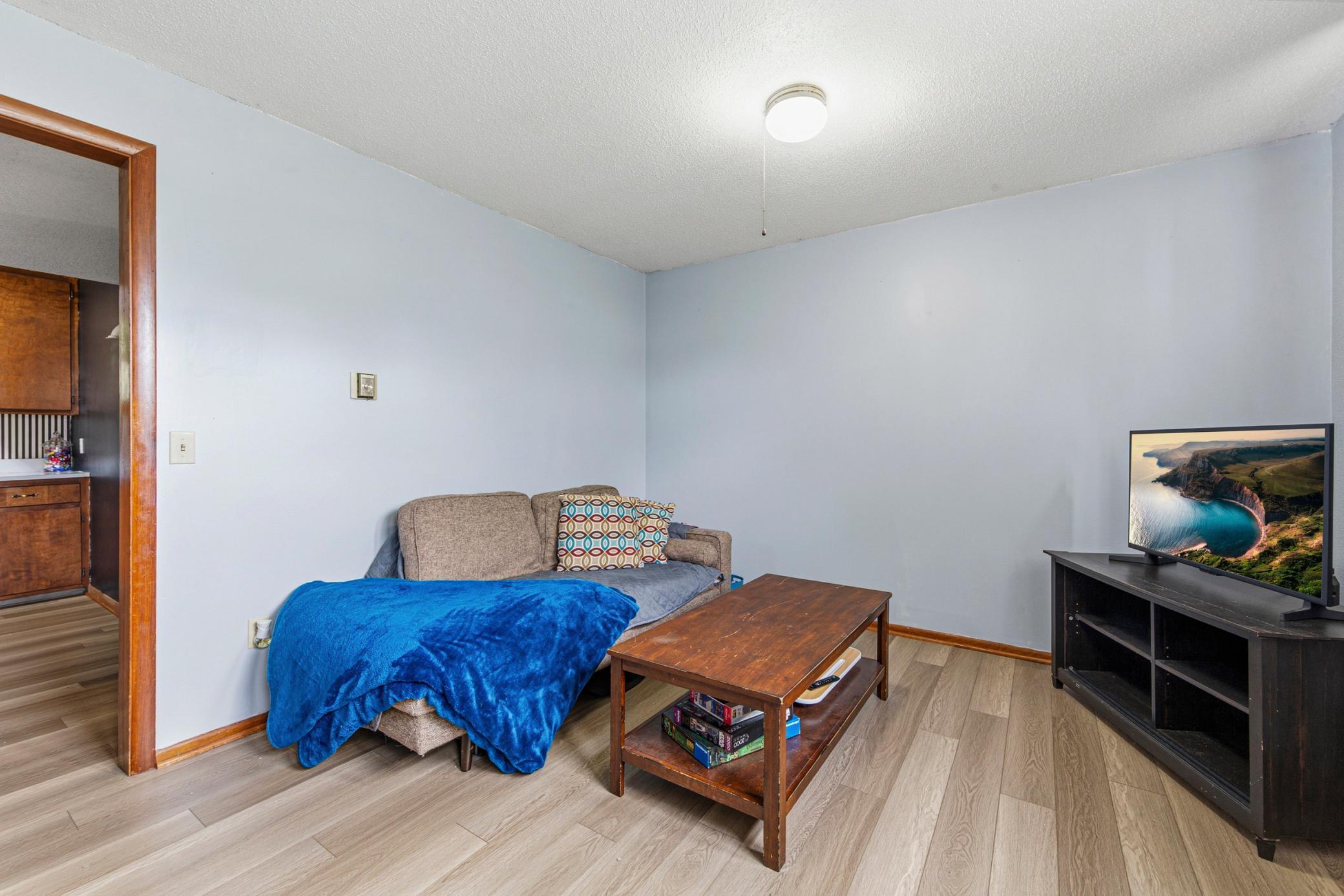 30 family room_lower.jpg