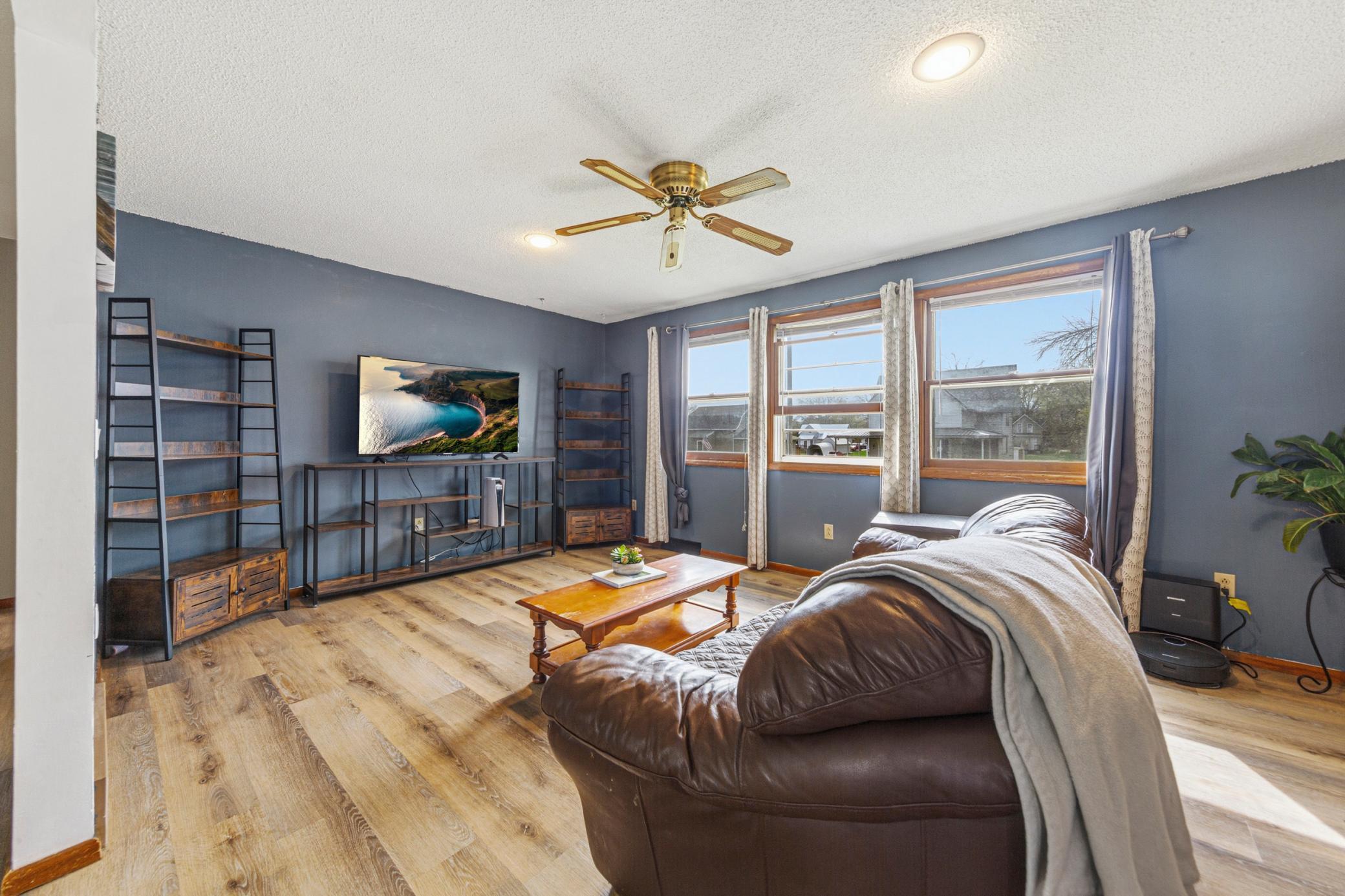 7 main level living.jpg