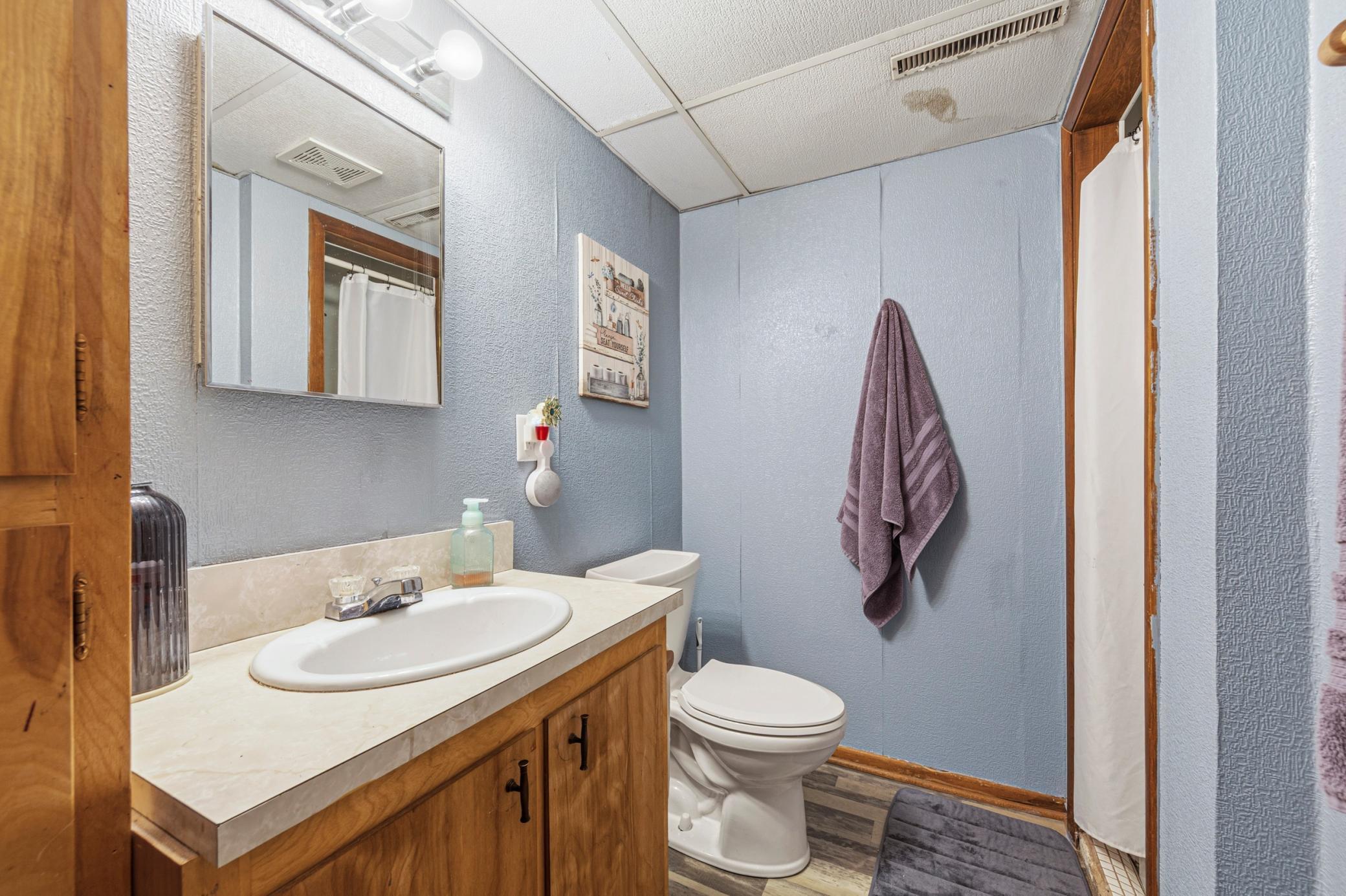 24 bathroom_lower.jpg