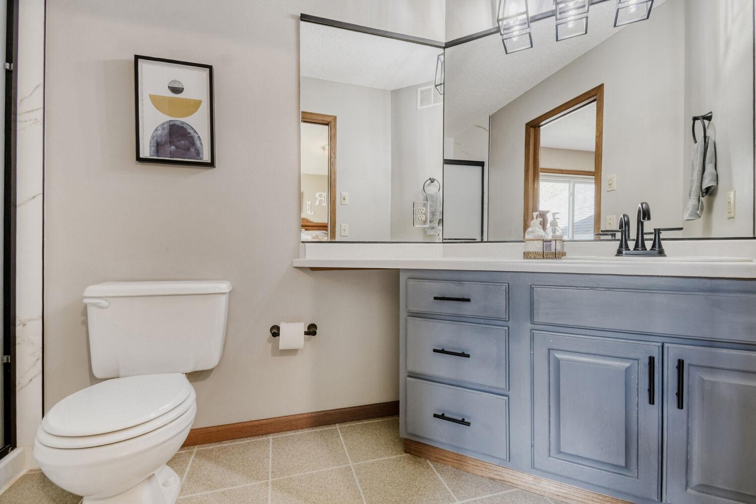 Owners private 3/4 bath