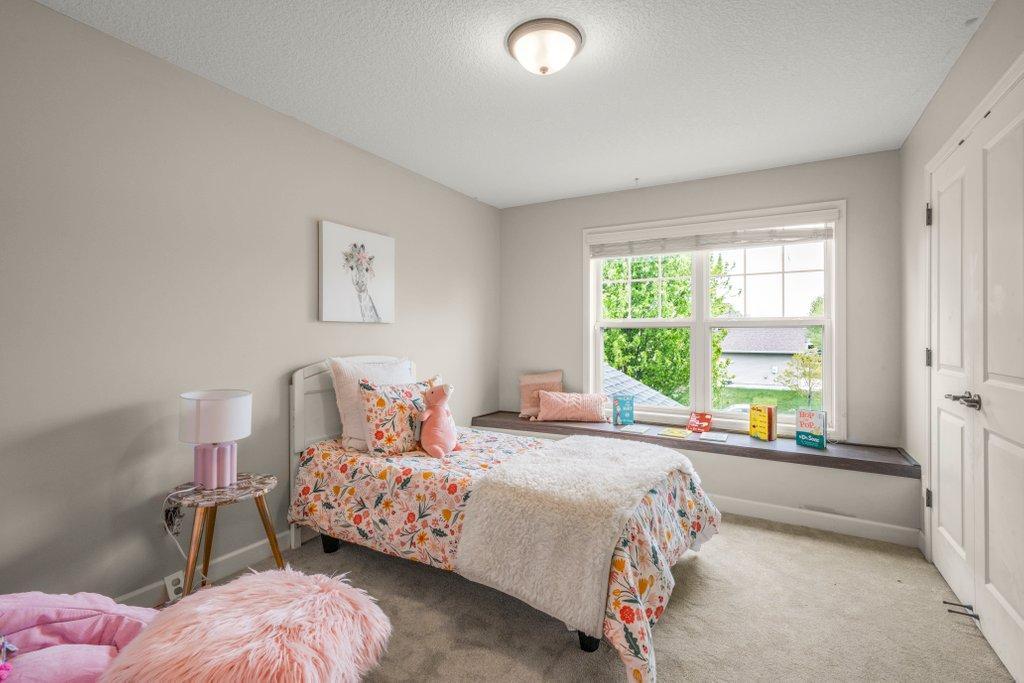 Upstairs bedroom 2 w/window seat